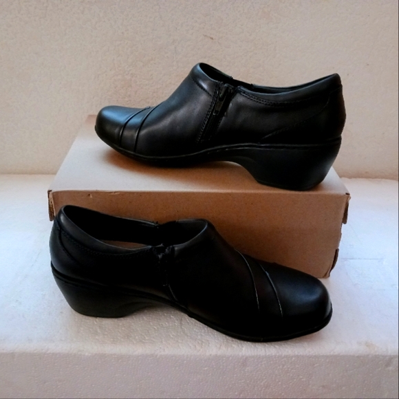 Clarks - Picture 3 of 4